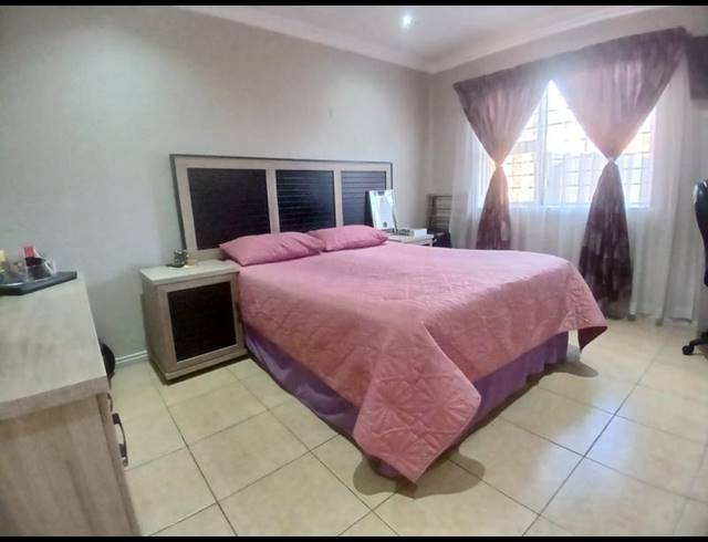 2 BEDROOM TOWNHOUSE FOR SALE IN NEW REDRUTH